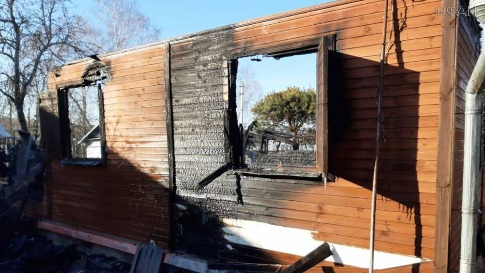 Три человека погибли при пожаре в частном доме в Тульской области - vestirossii.com - Тула - Тульская обл. - район Заокский