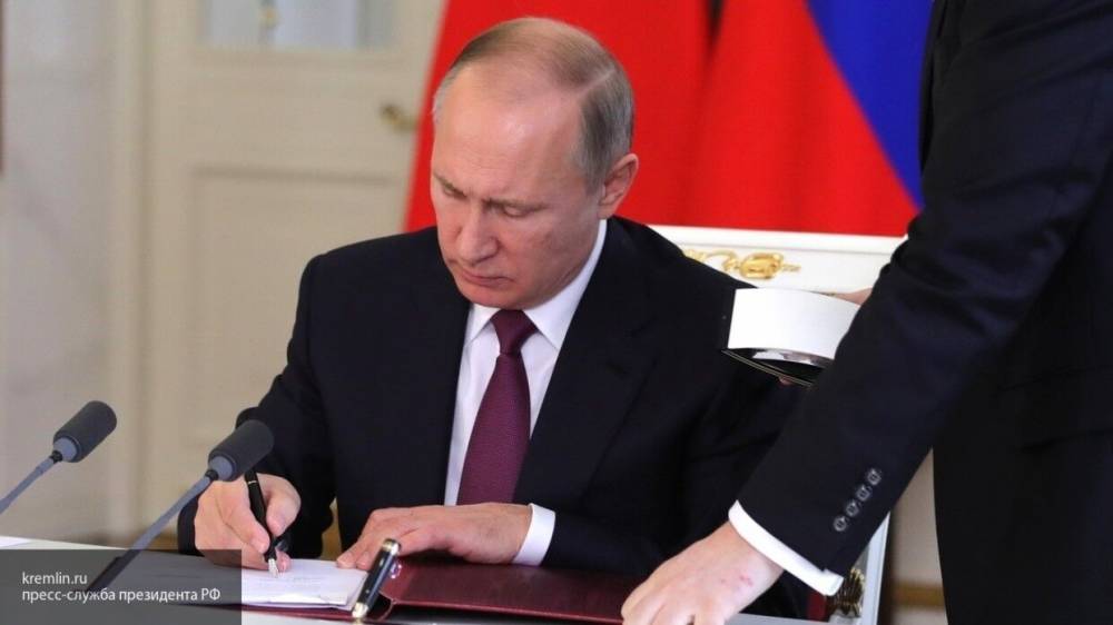Владимир Путин - Путин подписал закон, наделяющий правительство РФ правом вводить режим ЧС - polit.info - Россия