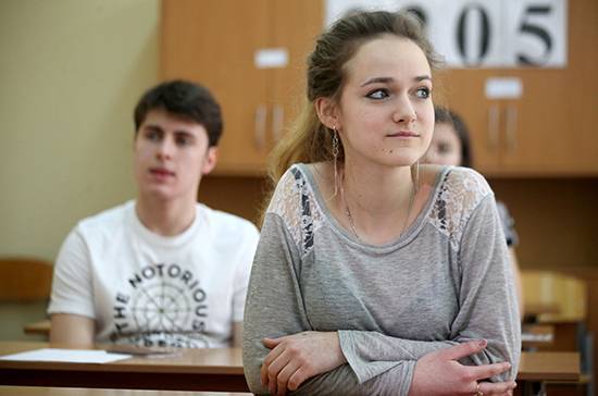 Виктор Басюк - Учебную программу для старшеклассников не перенесут на следующий год - pnp.ru - Россия