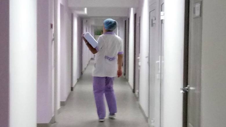 В Ульяновской области медсестра заразила коронавирусом 34 человека - newizv.ru - Эмираты - Ульяновская