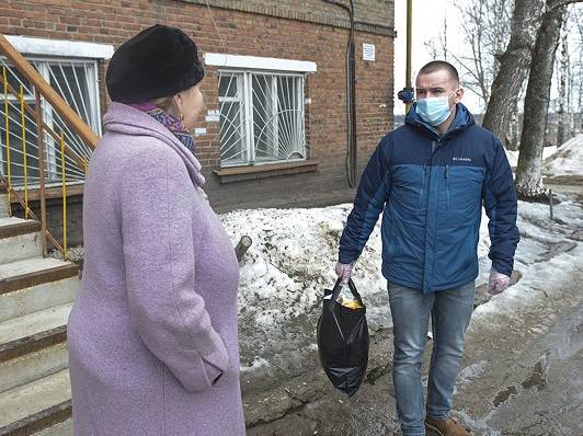 Как в Сосногорске волонтеры помогают пожилым людям в условиях самоизоляции - bnkomi.ru - Сосногорск - район Сосногорский