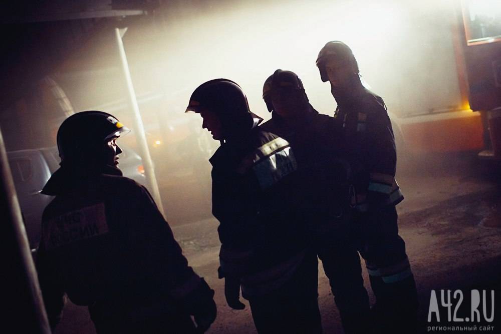 В Кузбассе ночью горели гараж и автомобиль - gazeta.a42.ru