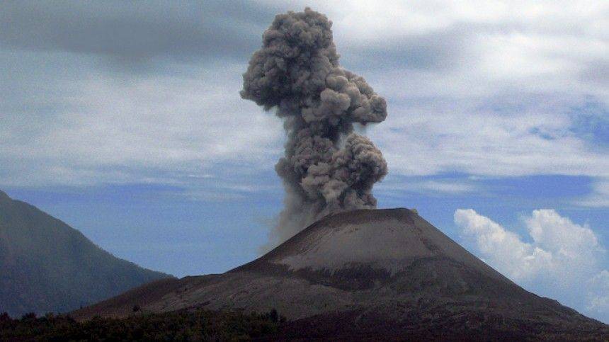 Извержение опасного вулкана Анак-Кракатау началось в Индонезии - 5-tv.ru - Индонезия - Jakarta