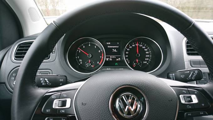 Volkswagen Polo стал самым популярным на авторынке в Петербурге - piter.tv - Москва - Санкт-Петербург