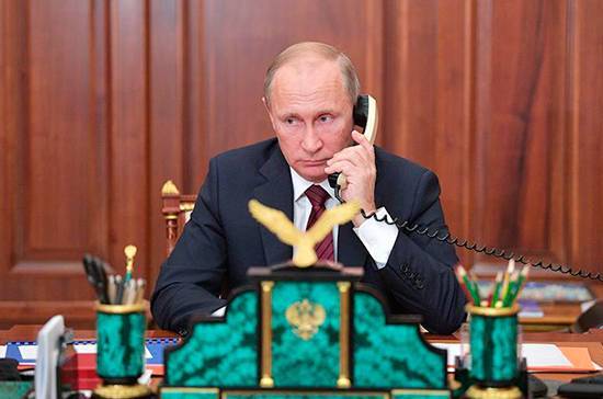 Дональд Трамп - Владимир Путин - Азиз Бен-Абдель - Путин и Трамп обсудили ситуацию на нефтяных рынках и вопросы стратегической безопасности - pnp.ru - Россия - США - Саудовская Аравия