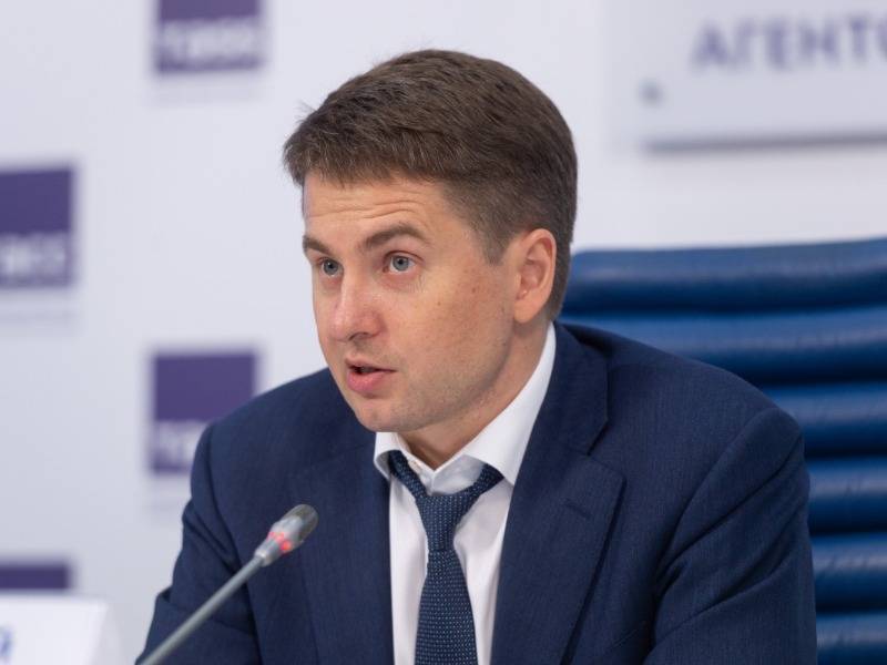 Алексей Немерюк - Немерюк угрожает закрыть магазины, не следящие за дистанцией между клиентами - sobesednik.ru - Москва