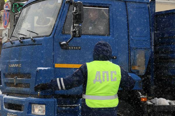 ГИБДД с 15 апреля будет проверять всех водителей на въезде в Москву - trud.ru - Москва - Московская обл.