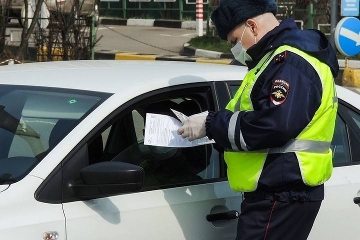 Эдуард Лысенко - Почти миллиону москвичей с пропусками грозит административная ответственность - mk.ru - Москва