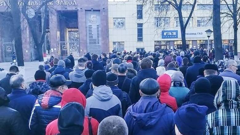 Горьковский автозавод оштрафовали на 250 000 рублей за толпу на проходной - newizv.ru - Нижний Новгород