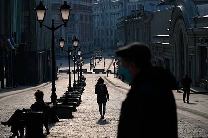Владимир Путин - Константин Сонин - Сергей Гуриев - Россиянам предложили раздать деньги просто так - lenta.ru - Россия - Париж