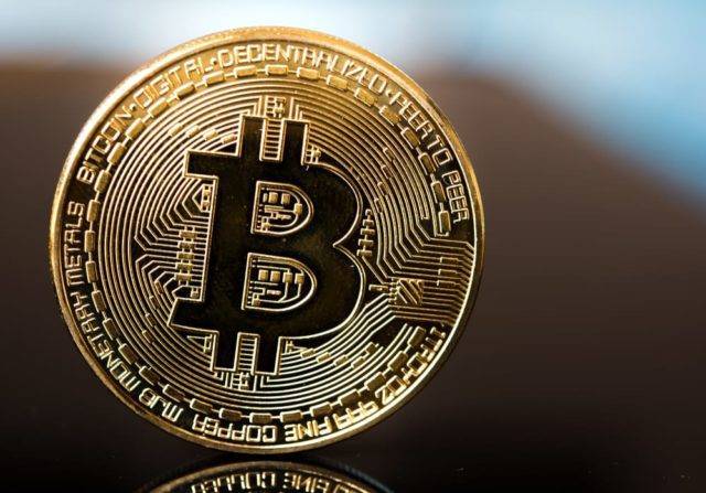 Упадет ли цена биткоина до $6300 или направится к $7500? - vestirossii.com