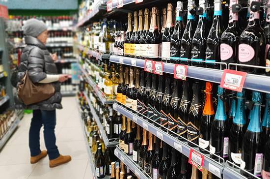 В ФАС прокомментировали сообщения о фактах ограничения продажи алкоголя в регионах - pnp.ru - Россия