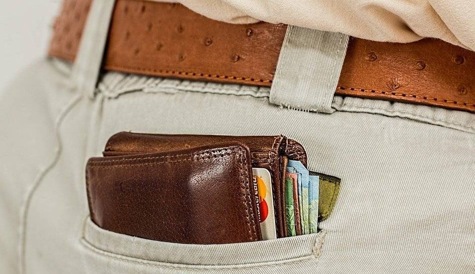 В Роструде заявили, что работодатель не может не выплачивать зарплату из-за форс-мажора - vm.ru - Россия