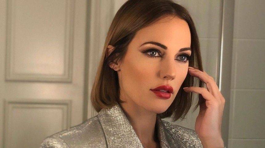 Мерьем Узерли - Роксолана из «Великолепного века» в полупрозрачном платье очаровала фанатов - 5-tv.ru