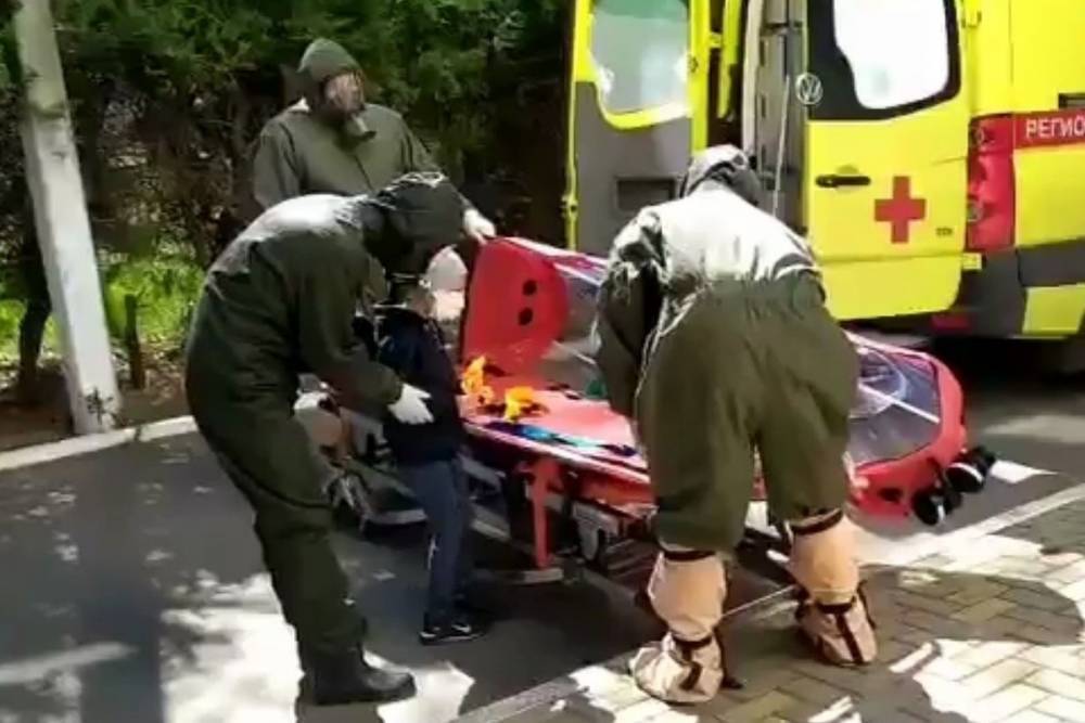 В Краснодаре рыдающих детей силой запихивали в изолированные боксы - mk.ru - Краснодар