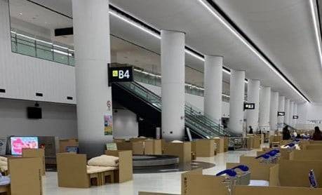 Аэропорт Токио предлагает пассажирам спать в картонных коробках в ожидании результатов теста на коронавирус - usa.one - Токио - Япония