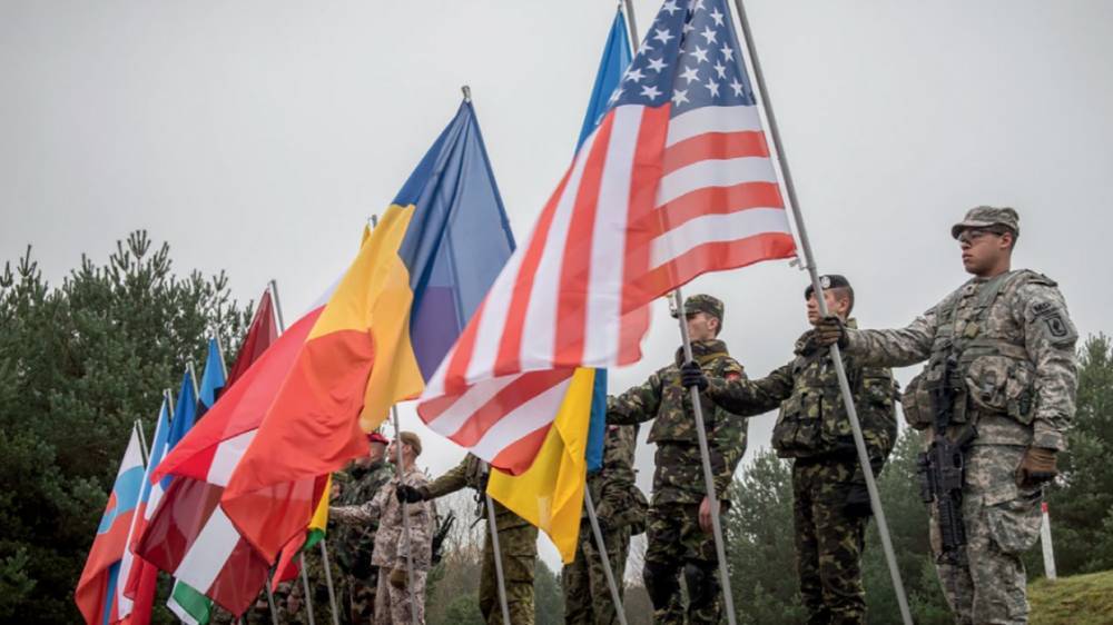 В Латвии проводят военные учения, наплевав на напряженную обстановку из-за пандемии - riafan.ru - США - Рига - Латвия