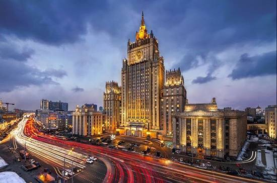 Мария Захарова - МИД: десятки российских школьников оказались в сложной ситуации в США - pnp.ru - Москва - Россия - США