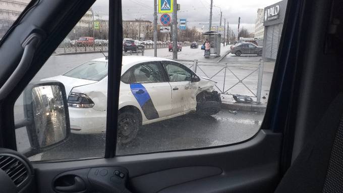 В Петербурге заметили каршеринговое авто, несмотря на запрет - piter.tv - Санкт-Петербург