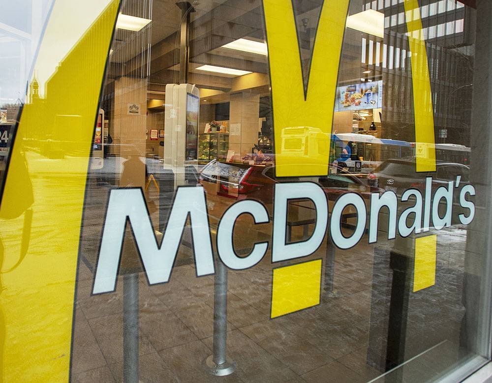 McDonald's в Китае извинился за запрет чернокожим посещать кафе в Гуанчжоу - rtvi.com - Китай - Гуанчжоу