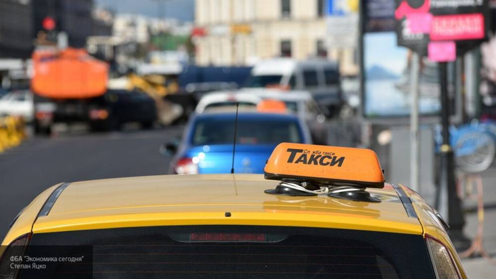 Денис Попов - Столичный прокурор предупредил таксомоторные компании о проверке пропусков у клиентов - politros.com - Москва