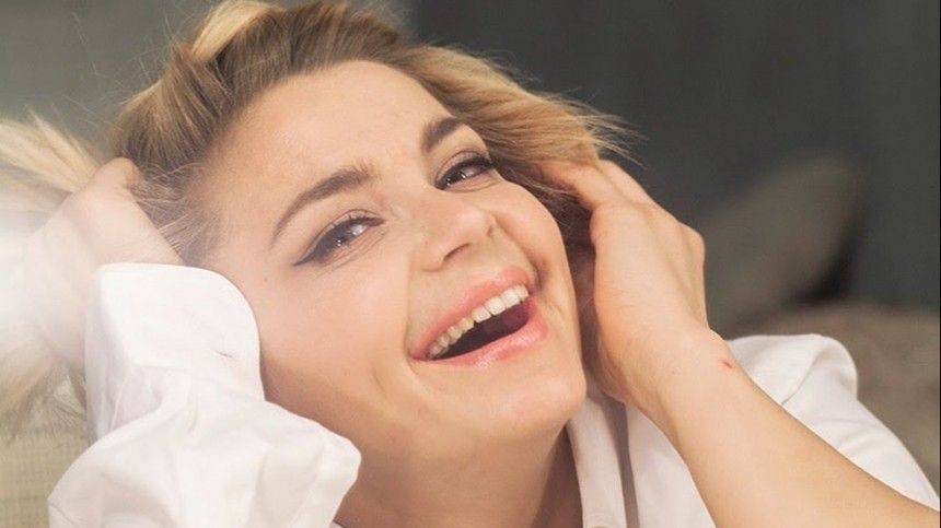 Ирина Пегова - «Ну и глазища!» — Ирина Пегова напугала фанатов новым селфи в солнечный день - 5-tv.ru