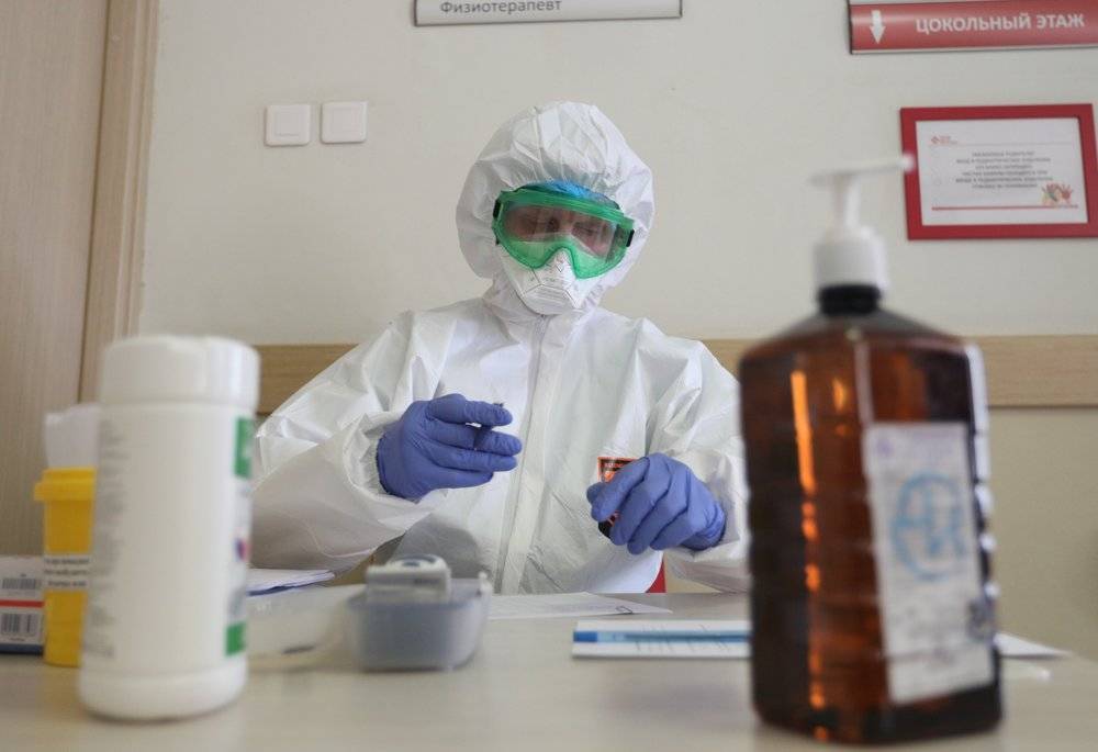 Испытатель вакцины против COVID-19 описала впечатления от препарата - vm.ru - США