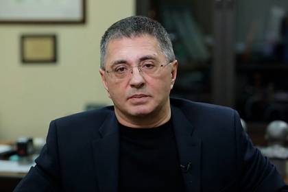 Александр Мясников - Доктор Мясников сообщил нападениях на пациентов с коронавирусом в больницах - lenta.ru - Россия