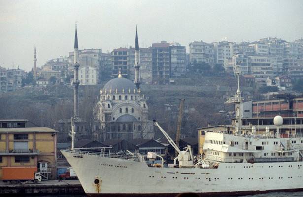 Российские моряки в Стамбуле попросили вернуть их домой - newtvnews.ru - Россия - Турция - Стамбул