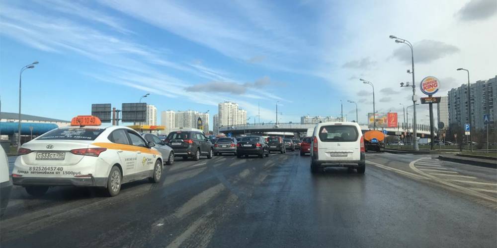 На въездах в Москву образовались пробки в первый день пропускного режима - autonews.ru - Москва