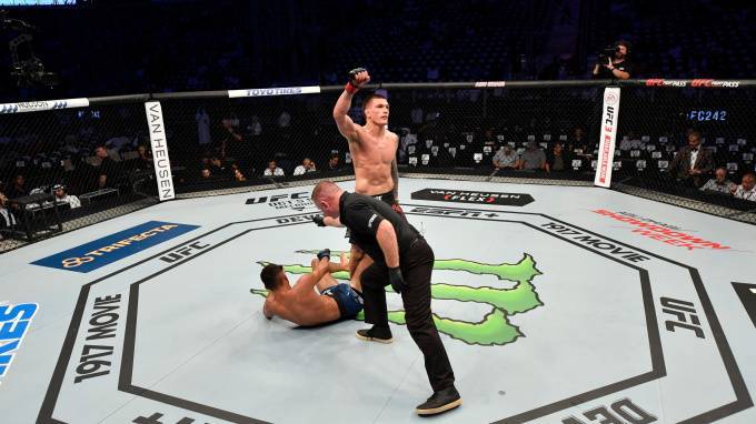 Хабиб Нурмагомедов - Тони Фергюсон - Джастин Гэтжи - Турнир UFC 249 может пройти 9 мая - piter.tv