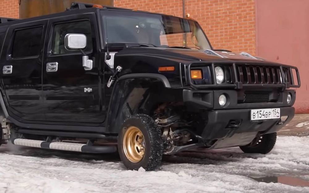 Hummer H2 на крошечных колесах — странно и смешно - zr.ru