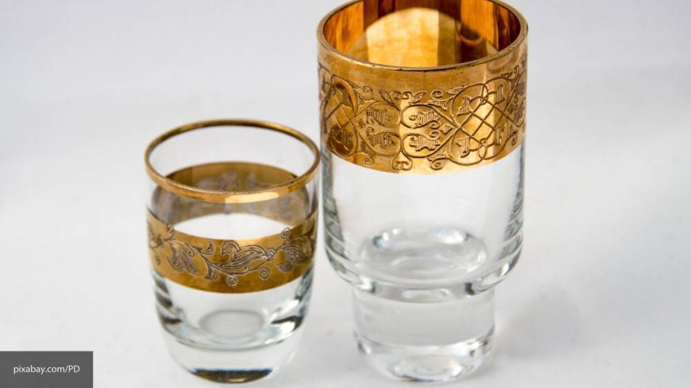 Россияне на самоизоляции предпочли водку шампанскому - politros.com - Россия
