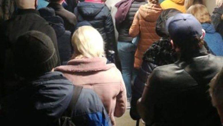 Сергей Елкин - Фото дня: власти Москвы «борются» с коронавирусом на входе в метро - newizv.ru - Москва
