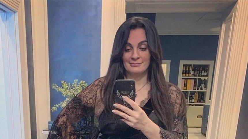 Елена Ваенга - Ваенга опубликовала фото с дедушкой и младшей сестрой - 5-tv.ru