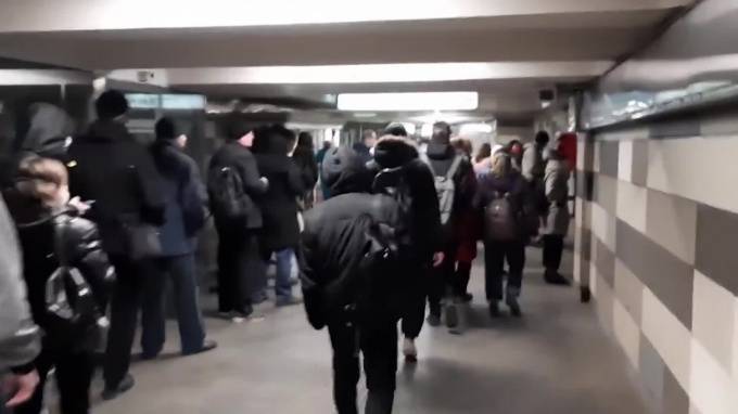 Дмитрий Песков - В Кремле отреагировали на очереди в московском метро словами "это плохо" - piter.tv - Москва - Россия