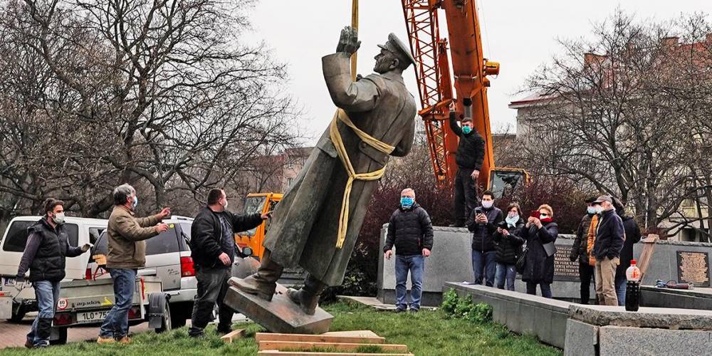 Иван Конев - Анатолий Антонов - Россия проверяет американский след в сносе памятника Коневу в Праге - ruposters.ru - Россия - США - Прага