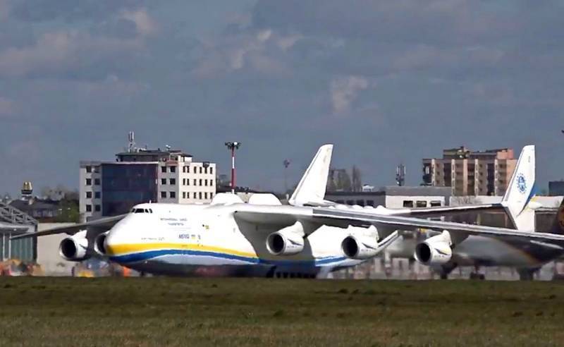Поляки разочарованы прибытием украинского Ан-225 «Мрия» - topcor.ru - Китай - Польша - Варшава