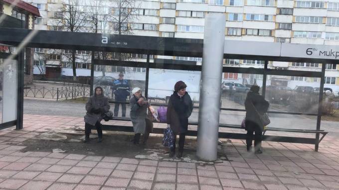 В Тихвине засняли жителей, не соблюдающих "противокоронавирусные" меры - piter.tv