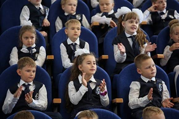 Евгений Куйвашев - Свердловский минобр рекомендовал школам области закончить учебный год 29 мая - znak.com - Свердловская обл.