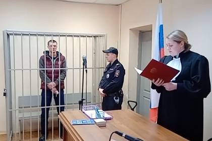 Вячеслав Попов - На майора полиции завели дело из-за зарезанной у суда россиянки - lenta.ru - Россия - Свердловская обл. - Первоуральск