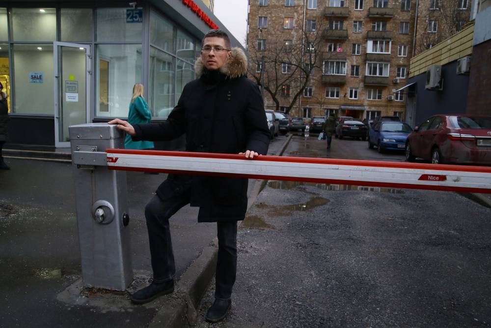 Максим Ликсутов - Врачам разрешили бесплатно оставлять автомобили на парковках со шлагбаумом в Москве - vm.ru - Москва - Россия