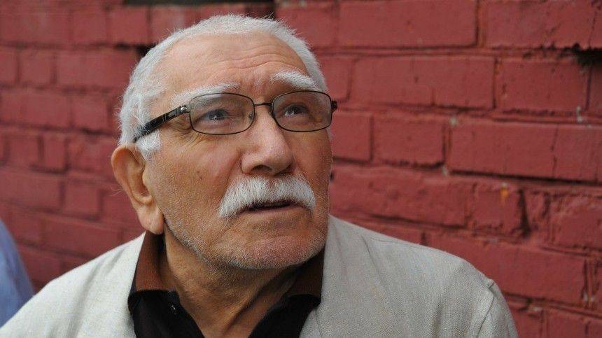 Алла Пугачева - Армен Джигарханян - Виталина Цымбалюк-Романовская - «Ты смотри, какой огурец!» — Джигарханян оробел на встрече с Пугачевой - 5-tv.ru