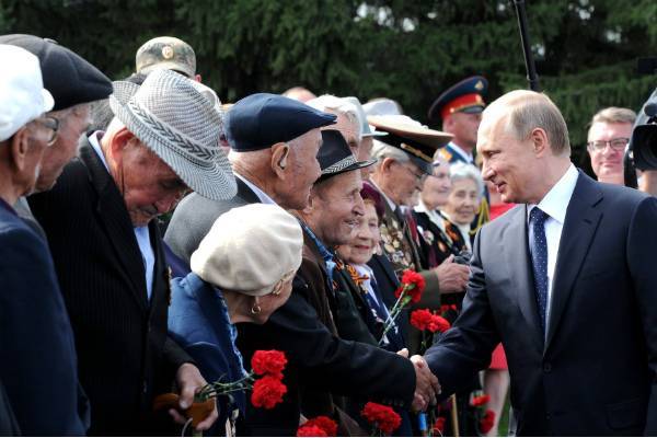 Владимир Путин - Дмитрий Песков - Кремль откликнулся на просьбу ветеранов перенести парад Победы - trud.ru - Москва - Россия
