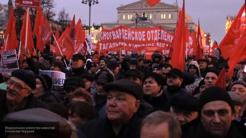 Любовь Соболь - Владимир Шаповалов - Союз Соболь с КПРФ поставил под сомнение идеологию либералов - politexpert.net - Москва - Россия