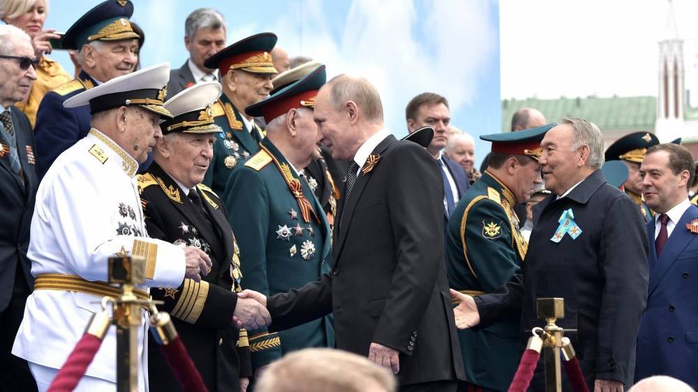 Владимир Путин - Дмитрий Песков - Путин рассмотрит обращение ветеранских организаций о переносе парада Победы - riafan.ru - Москва - Россия - Китай - Ухань