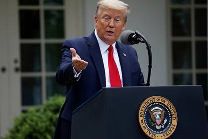 Дональд Трамп - Стивен Мнучин - Трамп распорядился напечатать свое имя на чеках материальной помощи американцам - lenta.ru - США - Washington