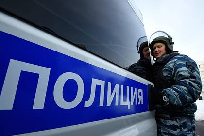 В Москве неизвестный открыл стрельбу по прохожим из окна жилого дома - lenta.ru - Москва