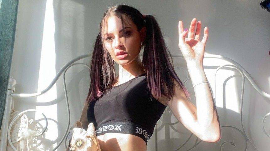 Экс-участница группы SEREBRO показала свои «утренние процедуры» - 5-tv.ru - Мексика