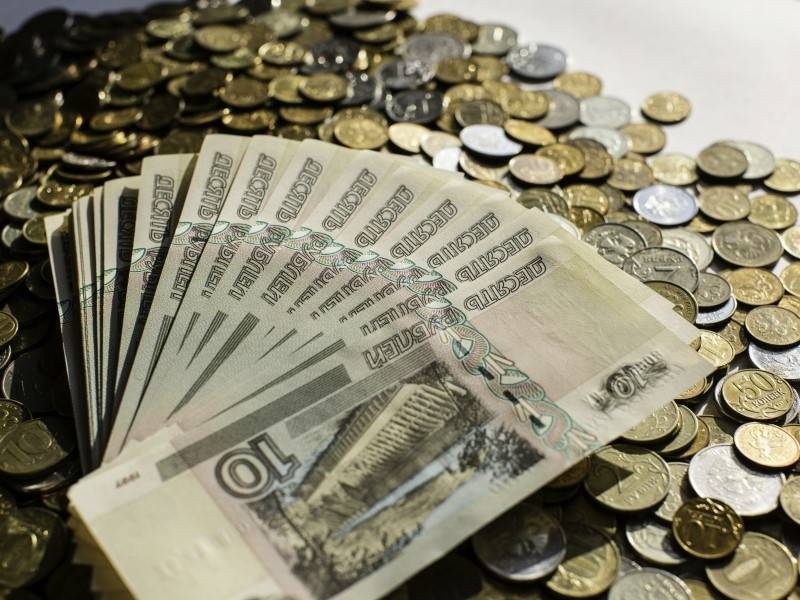 Реальные зарплаты в РФ упадут после карантина на 3% - sobesednik.ru - Россия